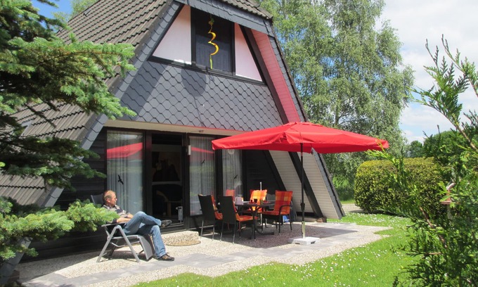 Nordseebad Burhave House | Idyllic Modern Retreat with Pool and Oceanfront Views