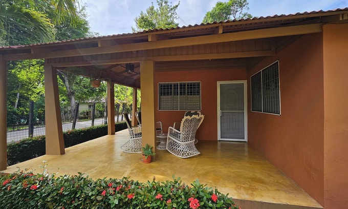Sanchez Villa | Modern Countryside Villa/4-Bdrm/3 Bath/AC/WiFi/Cable/up to 15 ppl