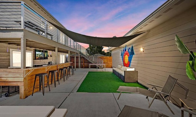 Barnum House | Cozy Retreat with Games & Backyard - Steps from Downtown