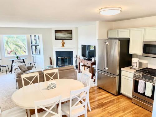 Carpinteria Apartment | Cozy Oceanfront Retreat - Steps to the Beach & Queen Beds