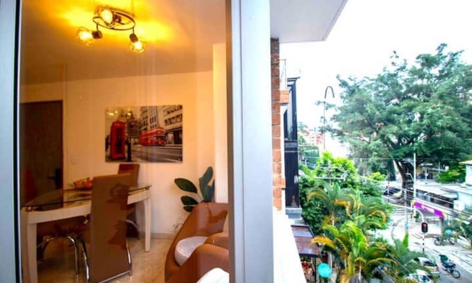 Robledo Apartment | Stylish Laureles Apartment with Spa & Kitchen Near La Setenta