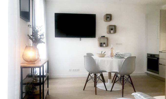 Antibes City Centre Apartment | Cozy One Bedroom Apartment with Ocean View in Antibes