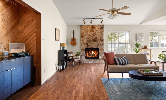 Woodstone Village House | Pet-Friendly Modern Retreat with Strong WiFi in Austin