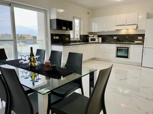 St. Andrew's Apartment | Cozy Apartment Near St Julians - Guest Rated 9.3/10
