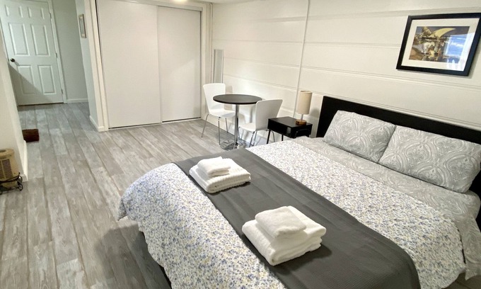 San Bruno Apartment | Stylish Studio Retreat with Spa Near Airport – Rated 10/10
