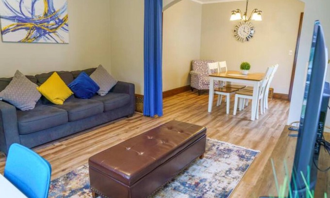 Northrop House | Cozy Unit with Lake View & Spa - Guest Rated 9.8