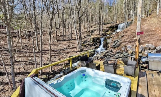 Ashland House | Relaxation Retreat: Hot Tub, Gym & Sauna Awaits You