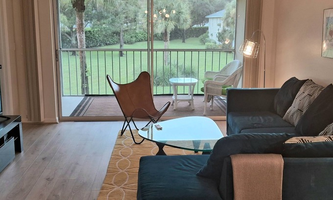 Naples Condo | Modern Condo in Naples with Pools and Tennis Facilities