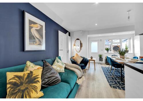 Ascot Apartment | Modern Deluxe 3 Bedroom Flat - Family-Friendly Retreat