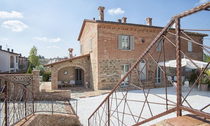 Badicorte House | Chic Farmhouse Retreat with Inviting Swimming Pool