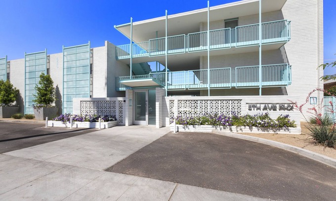 Roosevelt Apartment | Stylish Designer Studio with Pool and Spa Amenities