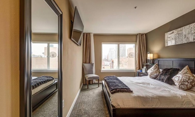 Belltown Apartment | Stylish Top Floor Penthouse with Bay Views & Private Pool