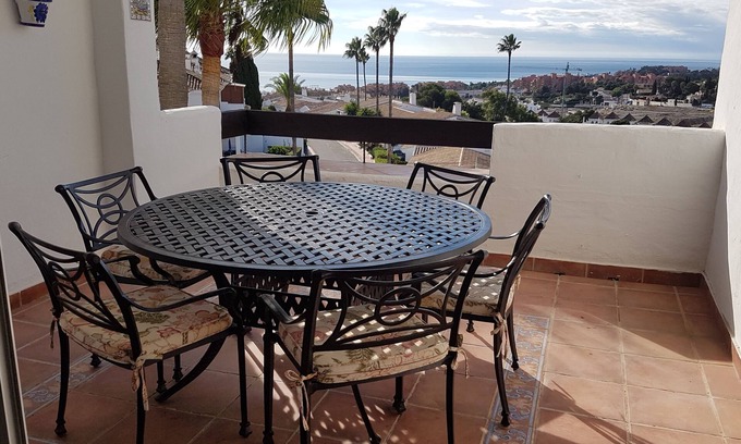 Castillo de Sabinillas Apartment | Modern Duquesa 2 Bed with Scenic Sea and Golf Views