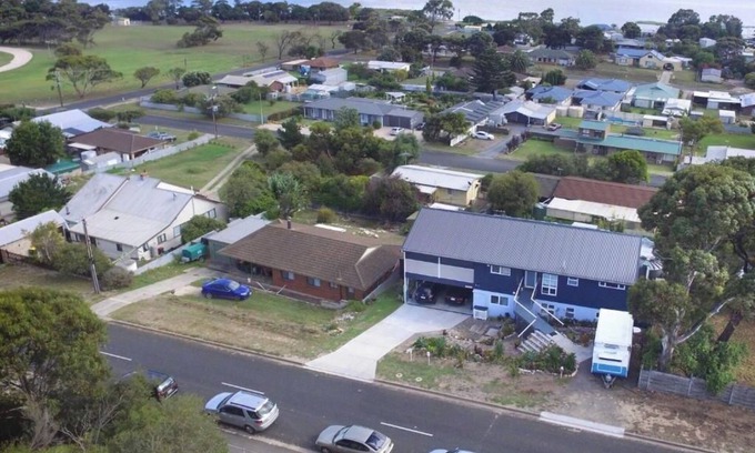 Bonney Apartment | Stylish Two-Bedroom Apartment with Spa and Dining in Meningie