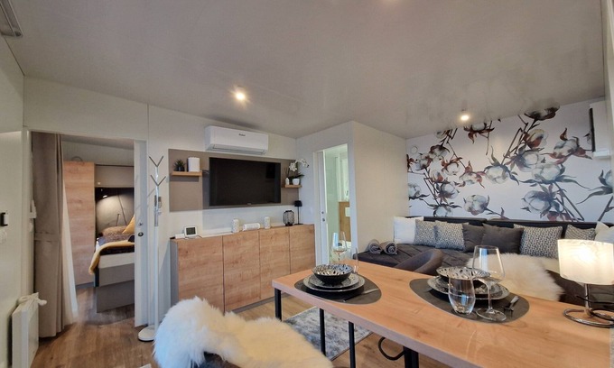 Wurflach Apartment | Stylish Chalet with Terrace, Breakfast & Child-Friendly Amenities