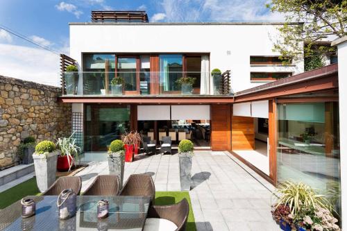 Ballsbridge House | Modern Elegance Near Aviva with Family and Pet-Friendly Perks