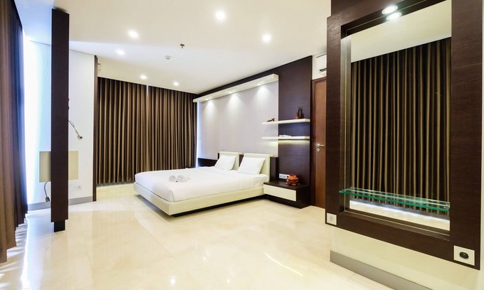 Mampang Prapatan Apartment | Stylish L'Avenue Apartment: Pool, Breakfast & Family Friendly
