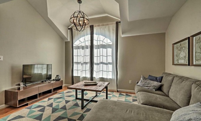 Elizabeth Apartment | Convenient Elizabeth Apartment Near Dining & NYC Transit