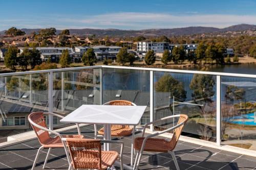 Greenway Apartment | Modern Escape with Lake and Mountain Views
