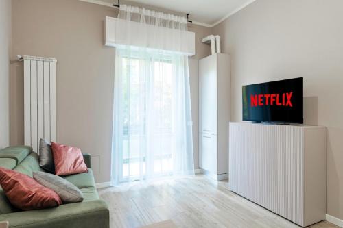 Sant'Eufemia Apartment | Modern Essence city view