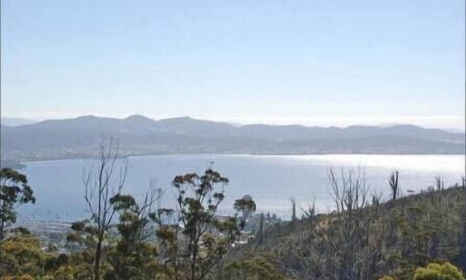 Tolmans Hill House | Executive Home with Breathtaking Views of Hobart