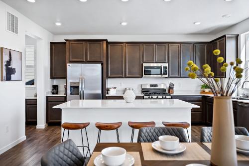 Commerce City House | Modern Executive Home Near Denver with Pet-Friendly Perks