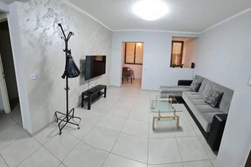 Haifa Apartment | Family-Friendly Modern Apartment by Domik with Breakfast