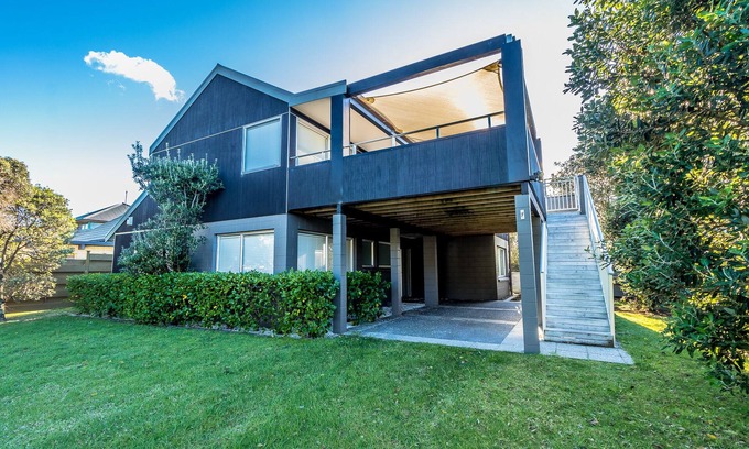 Pauanui House | Ideal Family Beach House with Kitchen & Perfect 10/10 Score