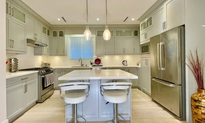 Grandview-Woodland House | Family-Friendly Hotel with Kitchen, 8 Min to Downtown!