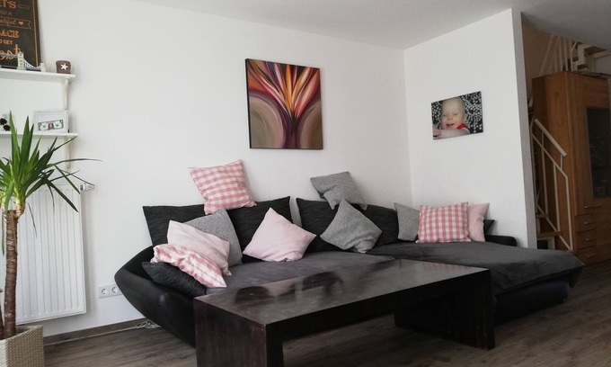 Neuallermohe House | Family-Friendly Home with Ideal Transport Links & Amenities