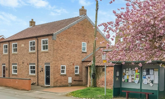 Sheriff Hutton Cottage | Inviting Family Retreat Near York with Lake Views