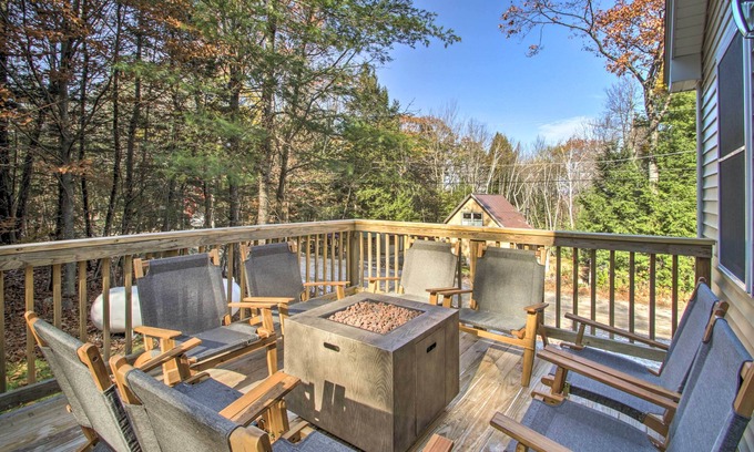 Conway House | Modern Family Home with Spa, Near Ski Cranmore Mountain