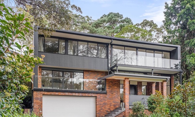 Lindfield House | Bright Family Retreat with Kitchen, Steps from Train Station