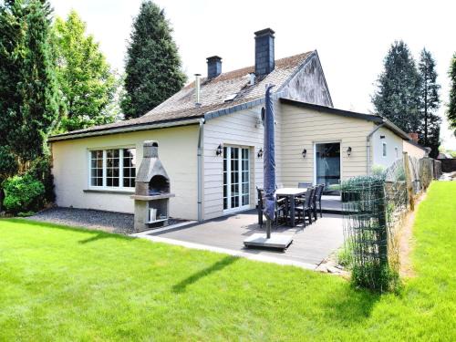 Samree House | Modern Family Retreat with Spa and Wellness Amenities