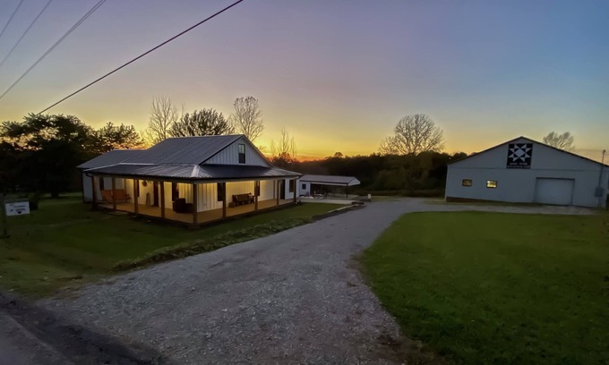 West Union Other | Modern Farmhouse Retreat: 3 Bedrooms, Sleeps 8, Top Rated