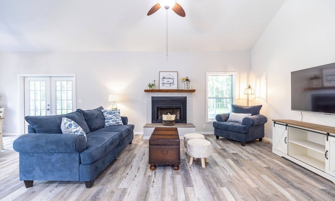 Jupiter Farms House | Family-Friendly Modern Farmhouse with Fenced Yard & Beach Access