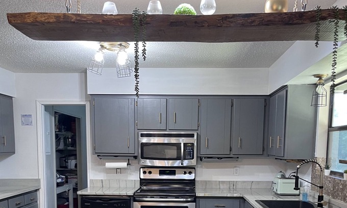 Crestview House | MODERN FARMHOUSE family & pet friendly, spacious & minutes from beach