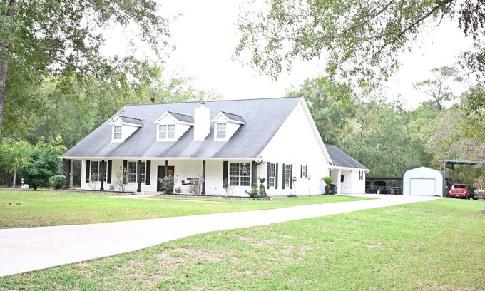 Wallisville Other | Impressive Modern Farmhouse & Guest Home in Wallisville!
