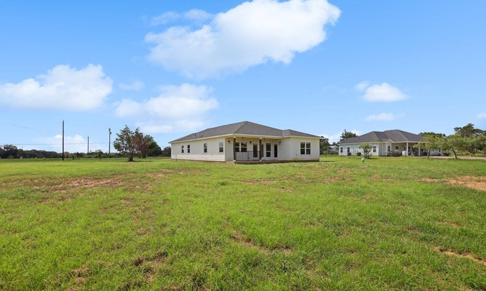 Paige House | Modern Farmhouse in McDade on 3 acres with Backyard Firepit and Fooseball Table!