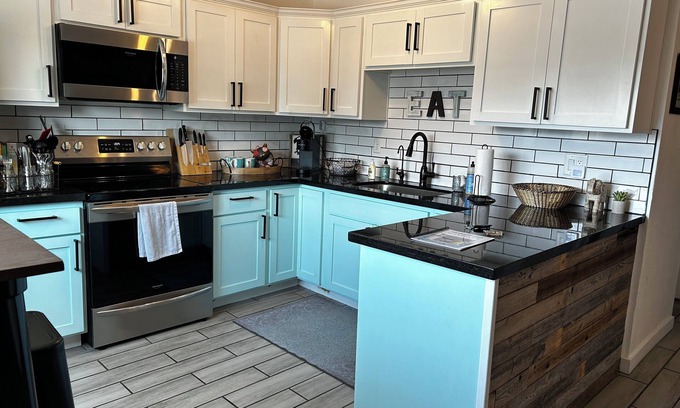 Julia Keen House | Guest Rated 10/10: Modern Farmhouse with Family-Friendly Amenities