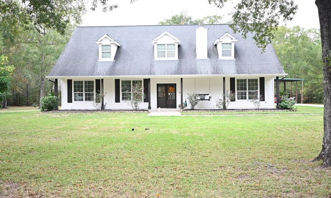 Wallisville Other | Guest Rated 10/10: Modern Farmhouse with Family Amenities