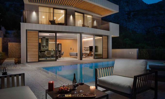 Rozat Villa | Modern five-star 3-Bedroom Villa for 6+2, with Pool