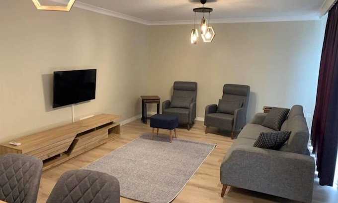 Gaziosmanpasa Apartment | Modern Flat #4: Family-Friendly Stay with Breakfast Included