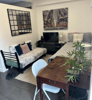 Runnymede Apartment | Modern Flat Near Windsor Castle with Family-Friendly Amenities