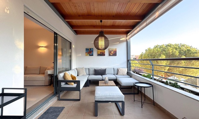 Telheiro Apartment | Modern flat in gated complex with pool