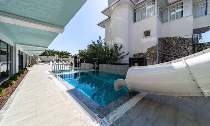 Kargicak Apartment | Trendy Flat with Pool Near New Year Market in Alanya