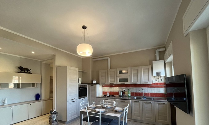 Intra Apartment | Modern flat with lake view in the centre of Intra (Verbania)