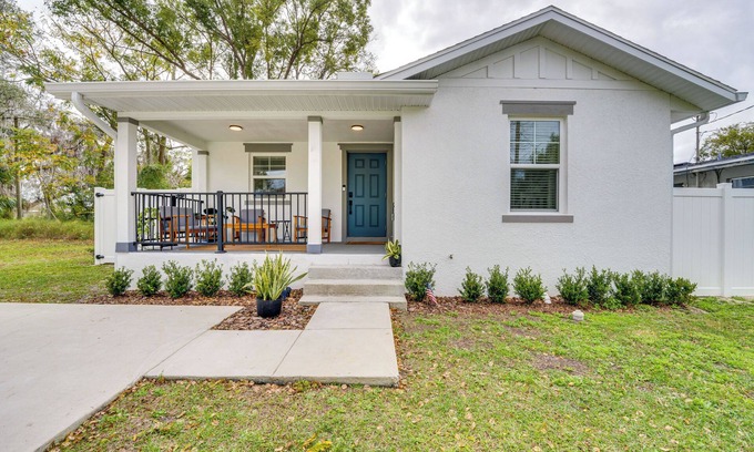 Oakland House | Modern Florida Bungalow: Pet-Friendly Getaway Near Winter Garden