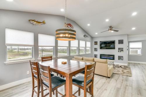 Surfside Beach House | Ideal Freeport Home Steps from Surfside Beach Fun