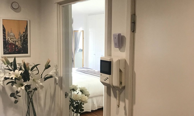 South Kensington House | Top-Rated Modern 2-Bedroom Retreat Near Cromwell Road
